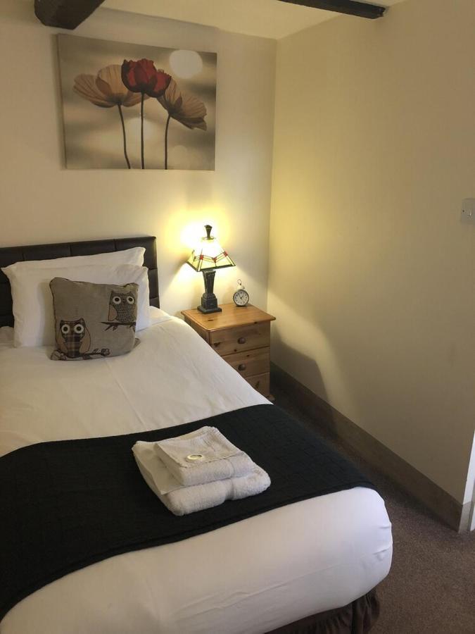 White Lion Hotel Pont Yates Екстериор снимка