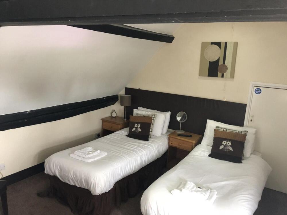 White Lion Hotel Pont Yates Екстериор снимка