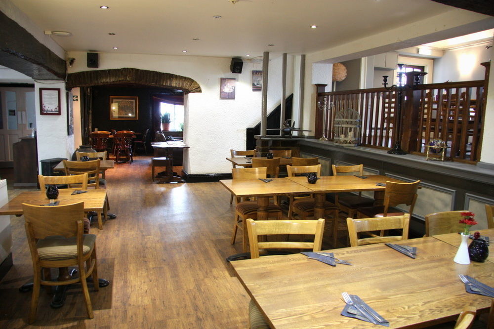 White Lion Hotel Pont Yates Екстериор снимка