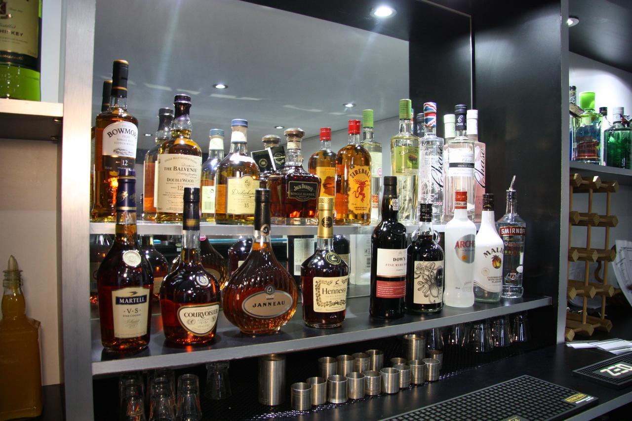 White Lion Hotel Pont Yates Екстериор снимка