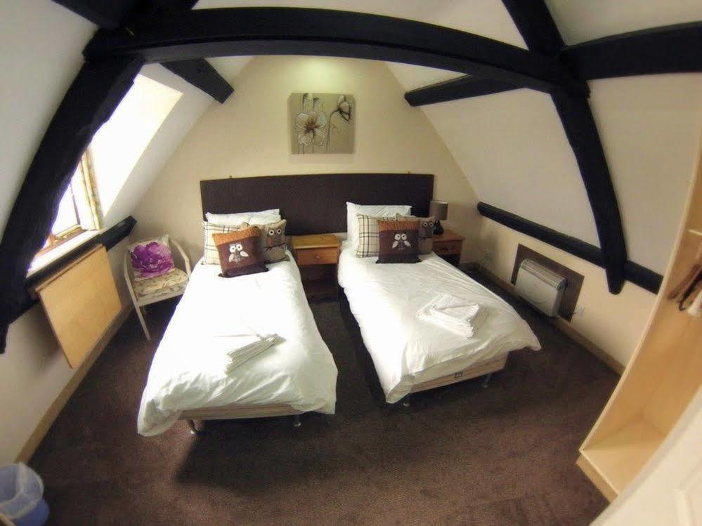 White Lion Hotel Pont Yates Екстериор снимка