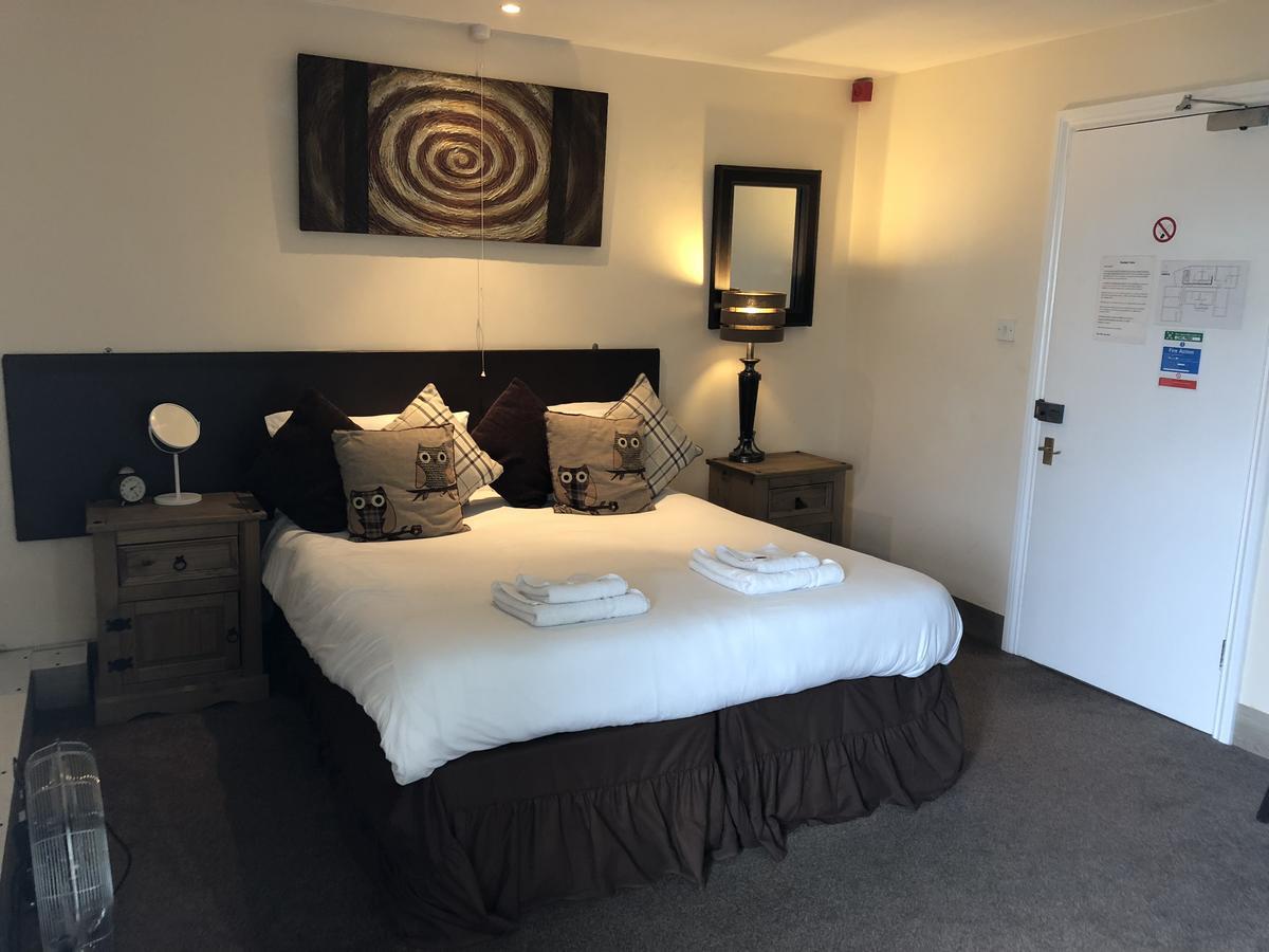 White Lion Hotel Pont Yates Екстериор снимка