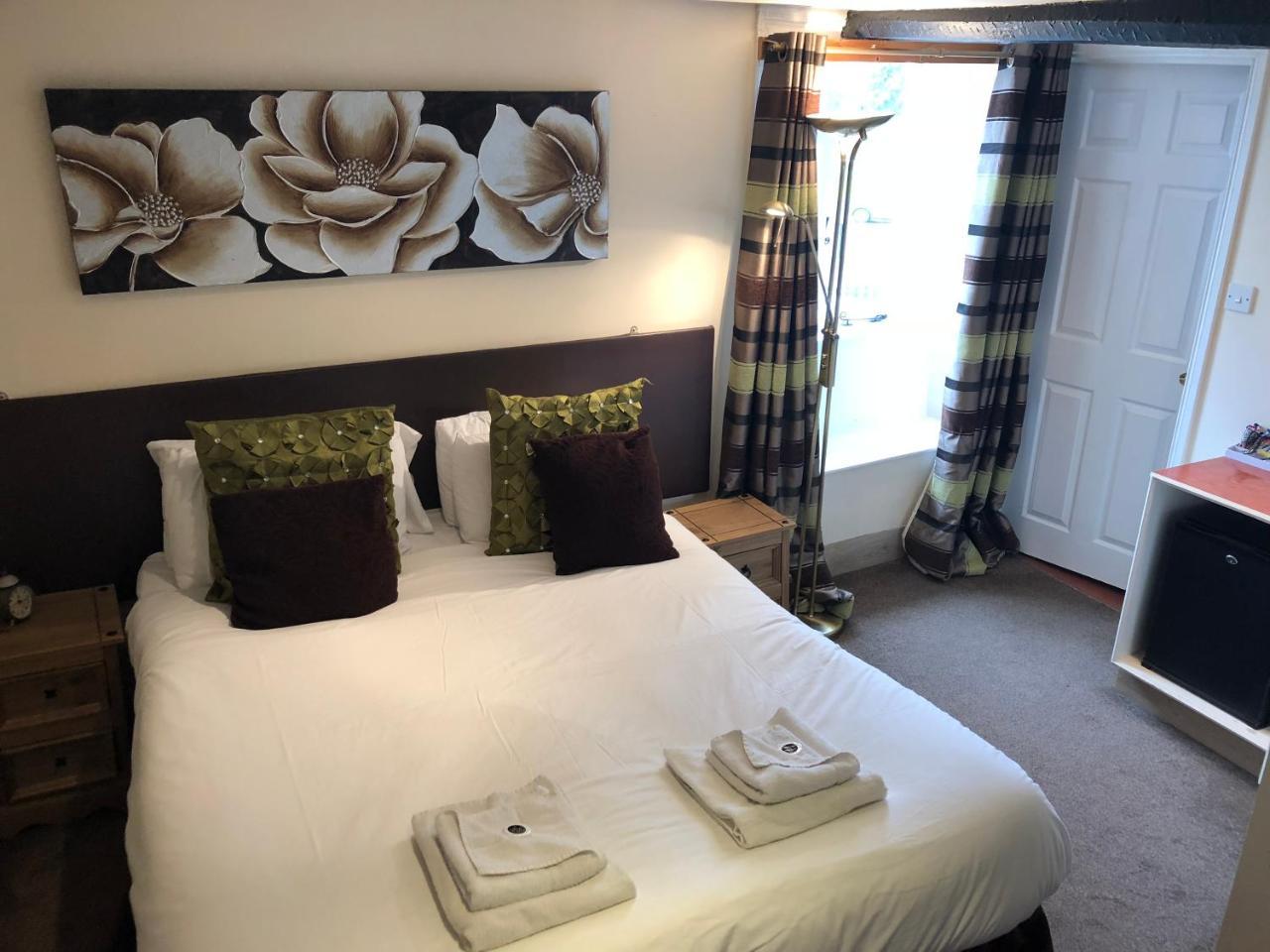White Lion Hotel Pont Yates Екстериор снимка
