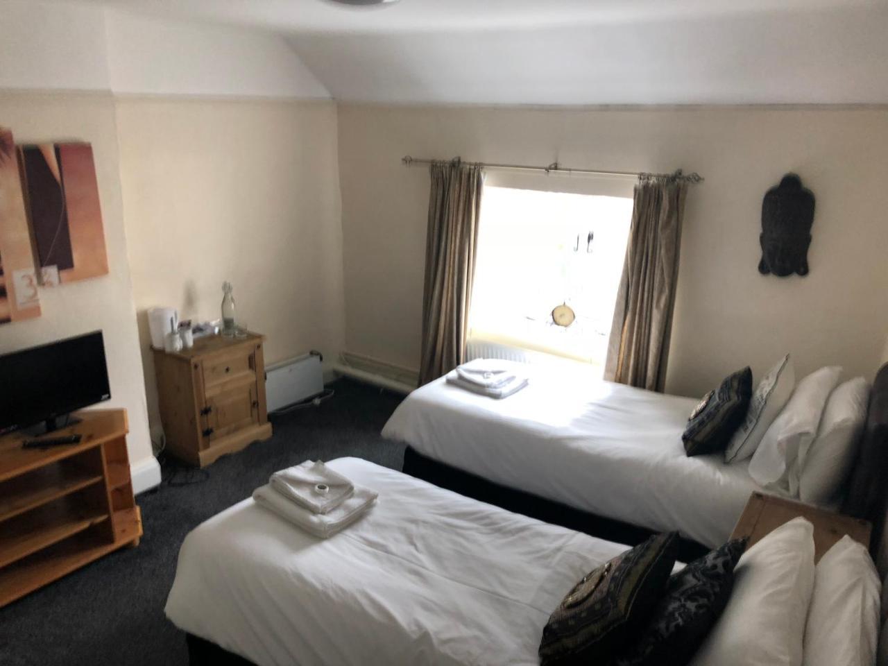White Lion Hotel Pont Yates Екстериор снимка