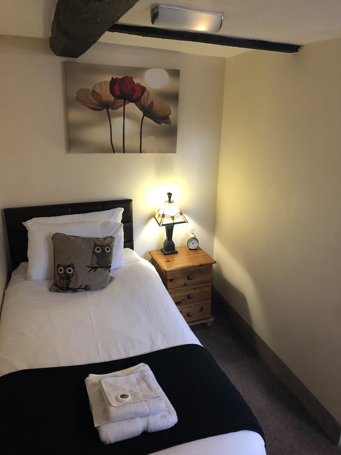 White Lion Hotel Pont Yates Екстериор снимка