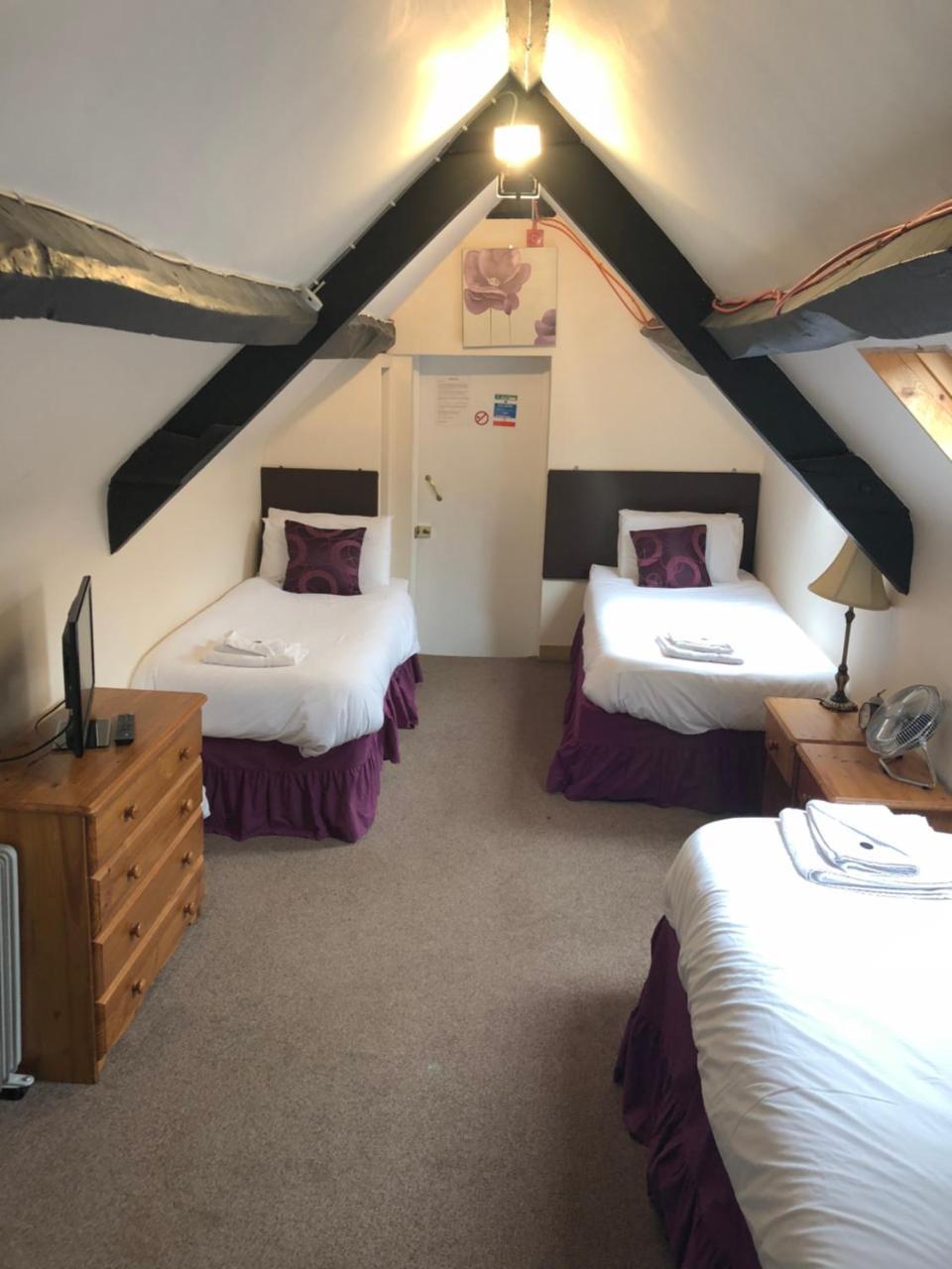 White Lion Hotel Pont Yates Екстериор снимка